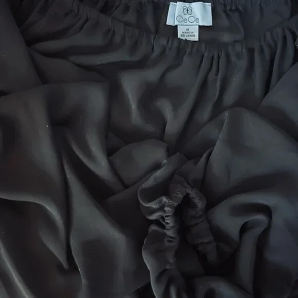 Blouse/top black chiffon /poly with tiered  3/4 arms M. Perfect condition. - Picture 4 of 5